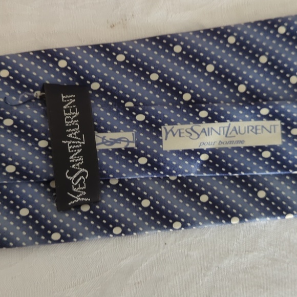 Yves Saint Laurent - Picture 1 of 6